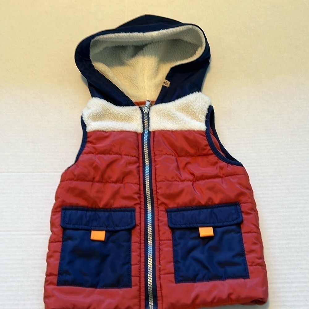Bearpaw hooded vest size 4T